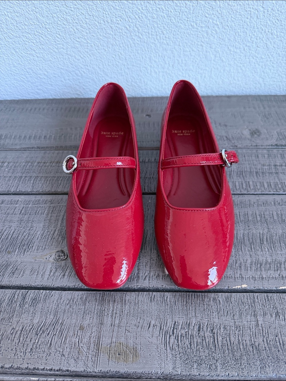 kate spade Halo Crinkled Red Patent Leather Mary Jane Flats NWOB - Picture 3 of 5